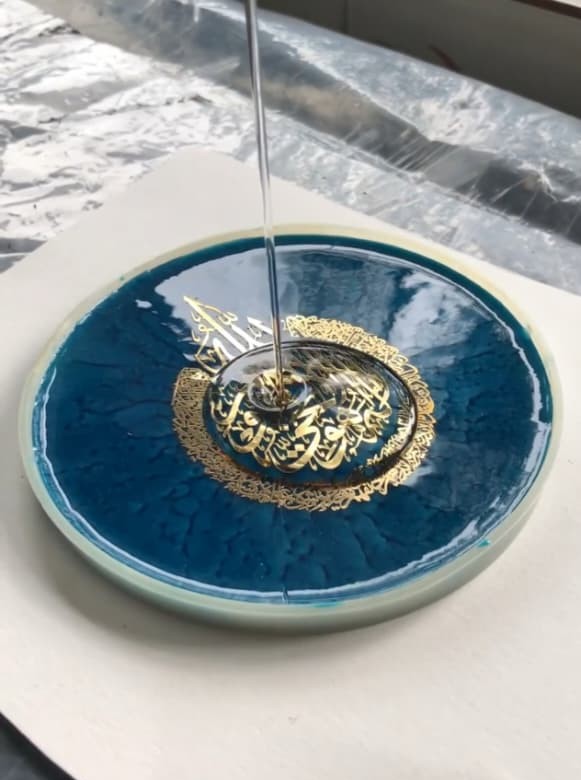 NoorAura Ayatul Kursi Resin Frame – Handmade Islamic Table Decor with Stand