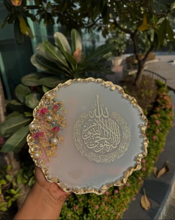 NoorAura Ayatul Kursi Resin Frame – Handmade Islamic Table Decor with Stand